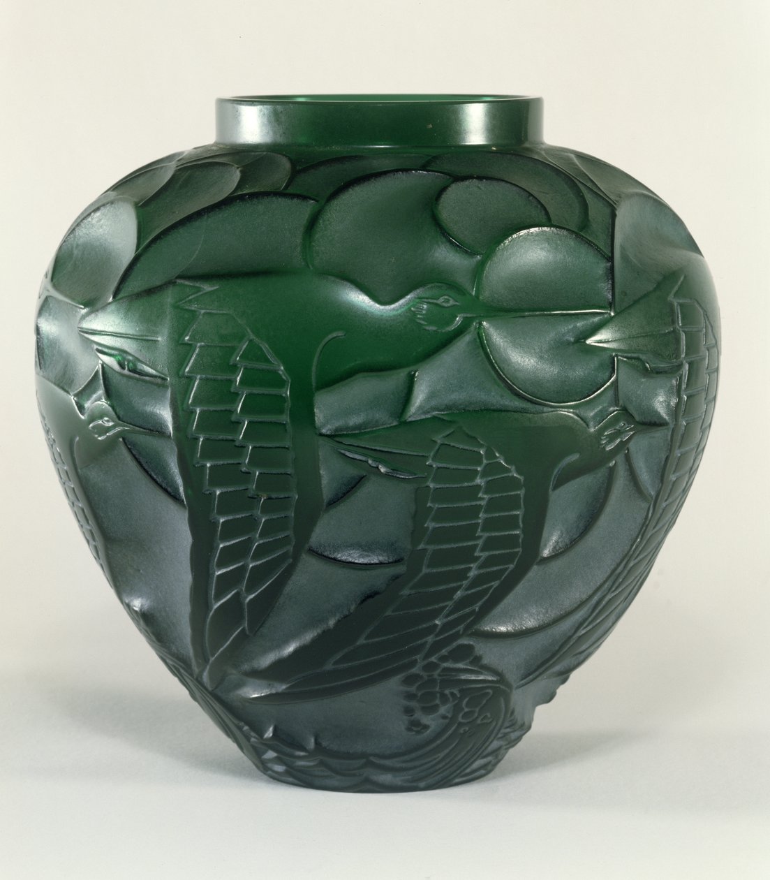 Curlew váza, 1931 (zöld és fehér patina zöld üvegen) alkotó: Rene Jules Lalique