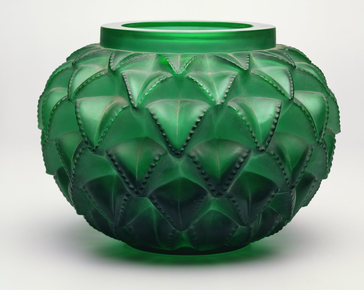 Languedoc váza, 1929 (préselt zöld üveg) alkotó: Rene Jules Lalique