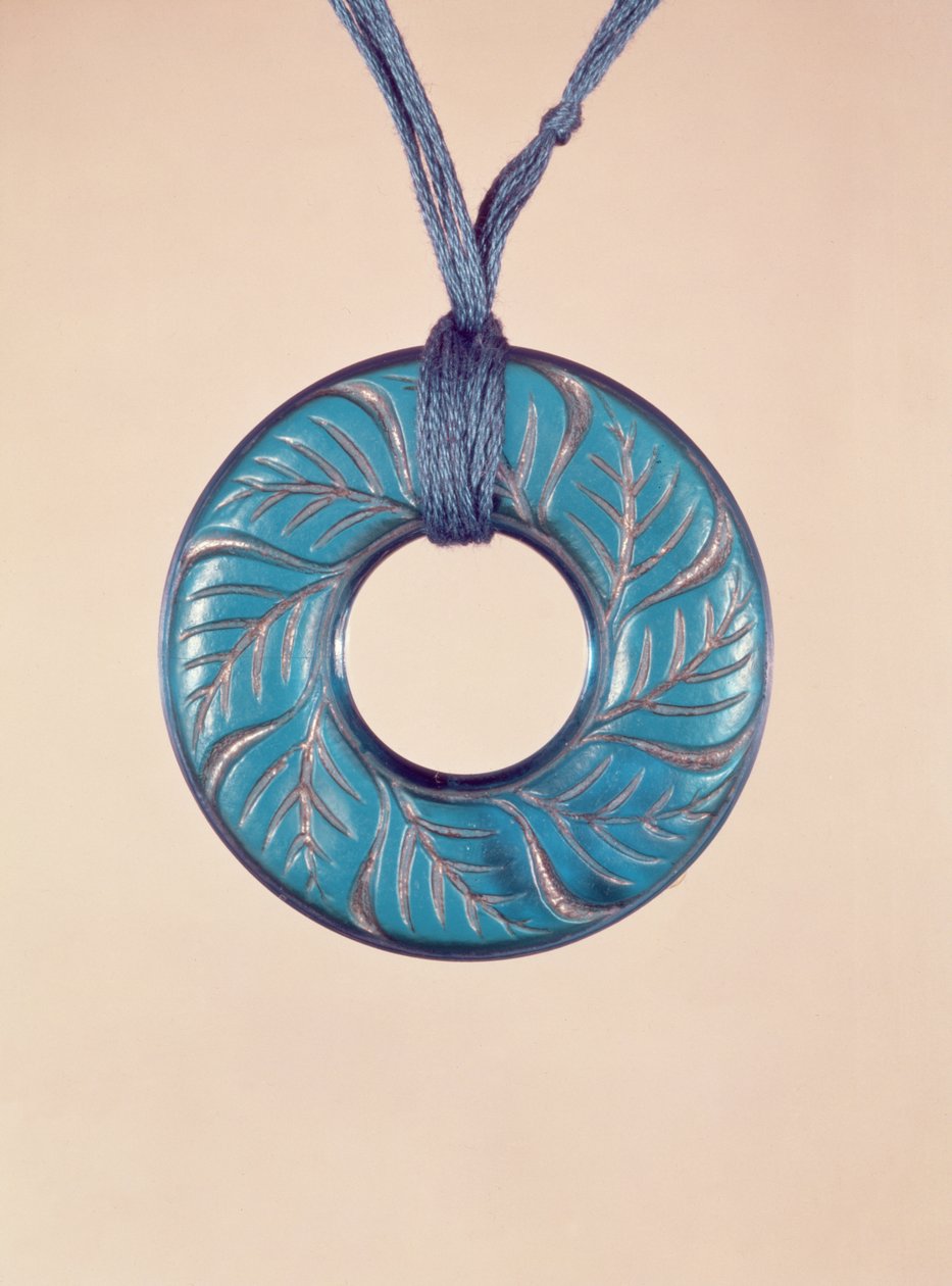 Medál szatén bevonattal, Lalique, 1902 körül alkotó: Rene Jules Lalique