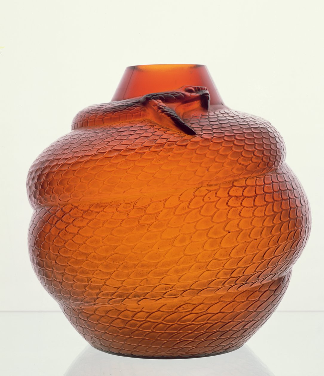 Kígyó, Lalique, ovális, borostyánszínű üveg váza alkotó: Rene Jules Lalique