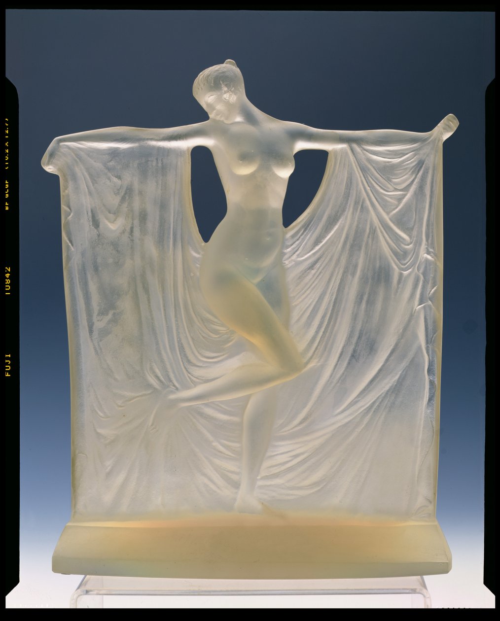 Suzanne au Bain, opálos üvegszobrocska alkotó: Rene Jules Lalique