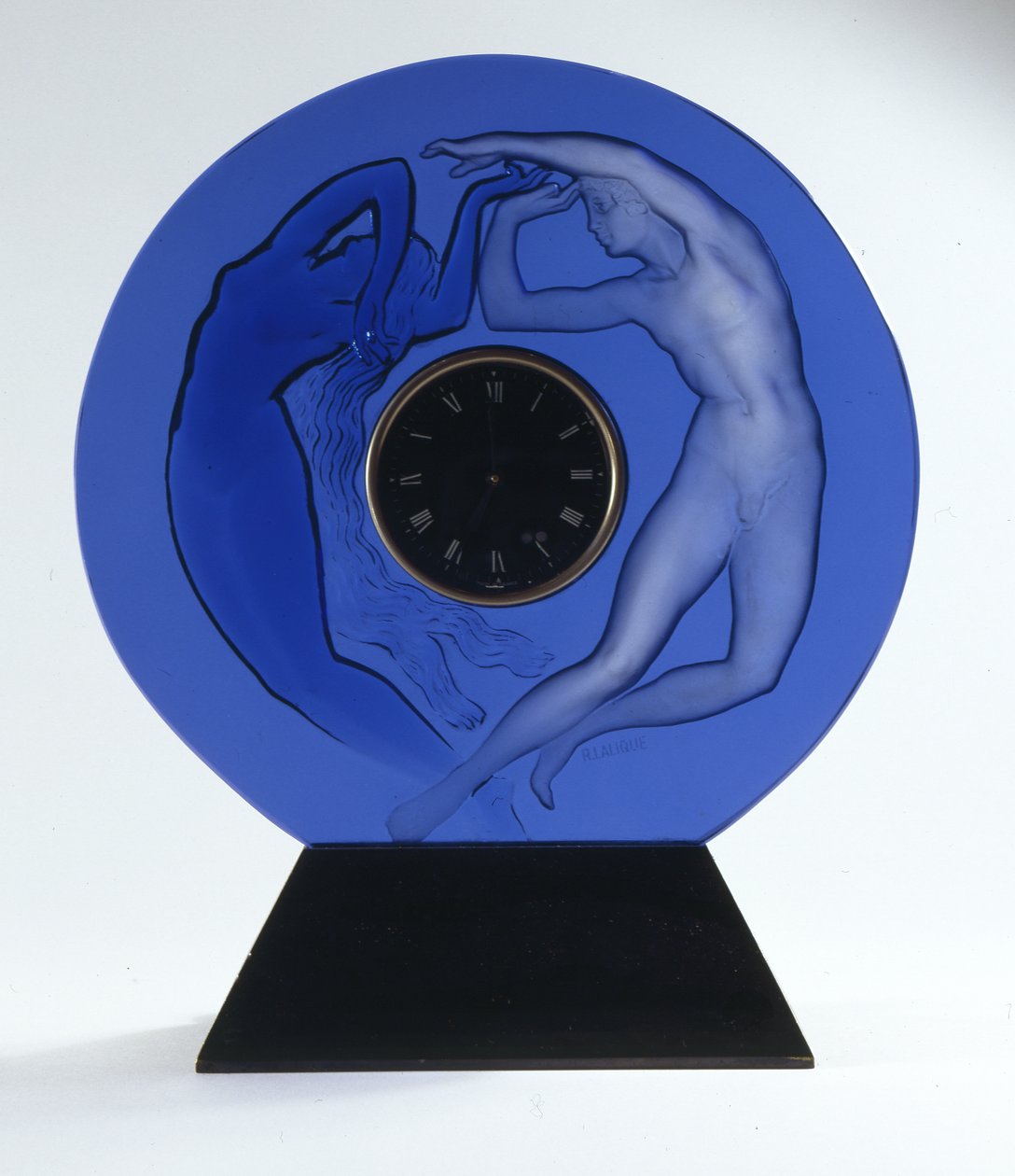 Éjjel nappal, 1926 (üveg óra körül) alkotó: Rene Jules Lalique