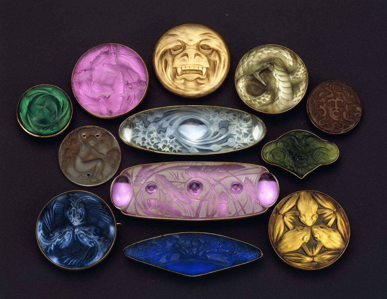 Különféle üvegtárgyak alkotó: Rene Jules Lalique