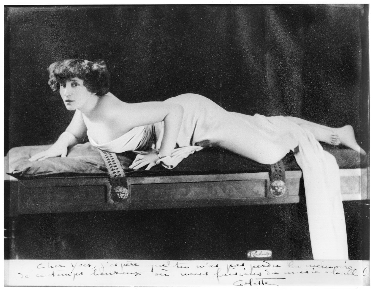 Colette (1873-1954) pózol, 1909 (lásd még: 215403) alkotó: Reutlinger Studio