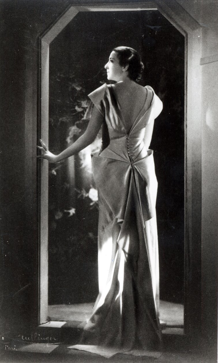 Madeleine Vionnet (1876-1975) által tervezett ruha alkotó: Reutlinger Studio