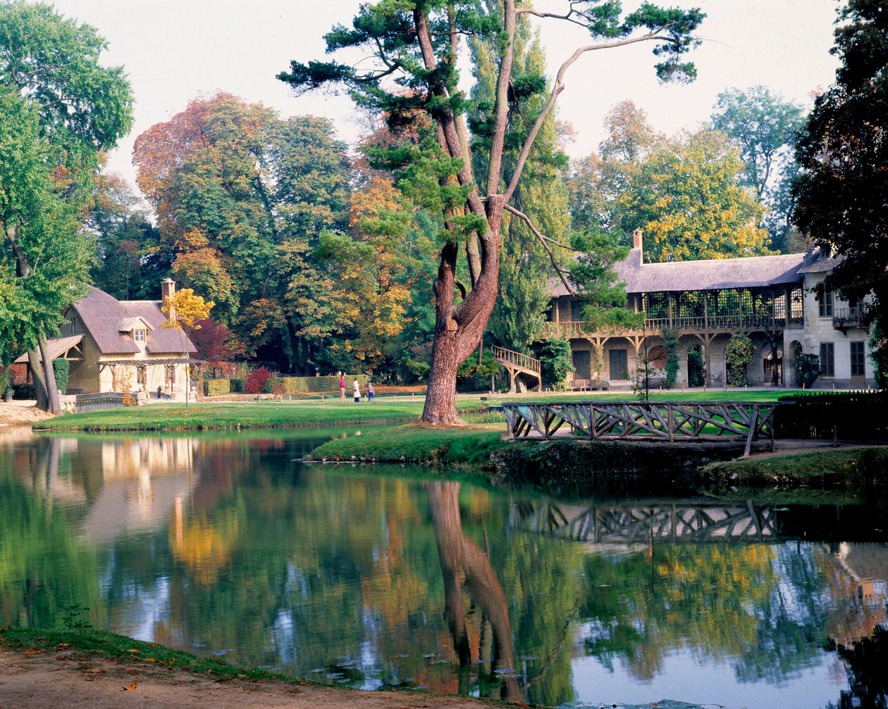A királyné háza Marie Antoinette királynő Hamletjében, a Versailles-i kastély parkjában. alkotó: Richard Mique