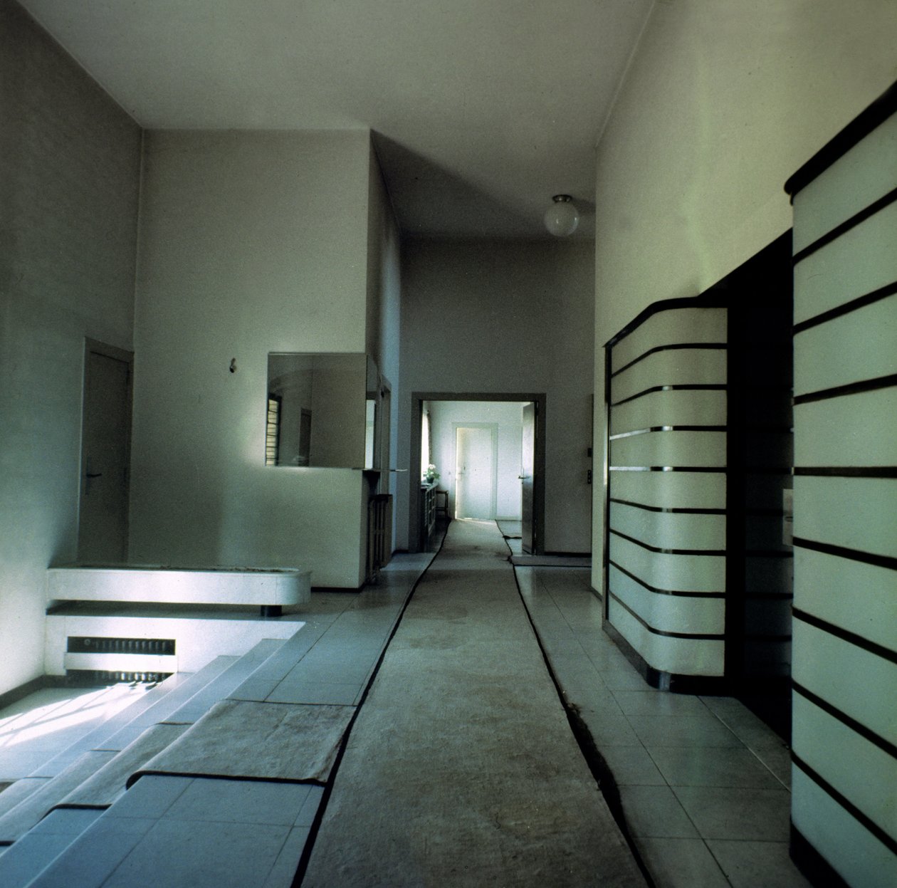 A Villa Cavrois előcsarnoka, Robert Mallet-Stevens (1886-1945) terve, 1931-32 alkotó: Robert Mallet Stevens