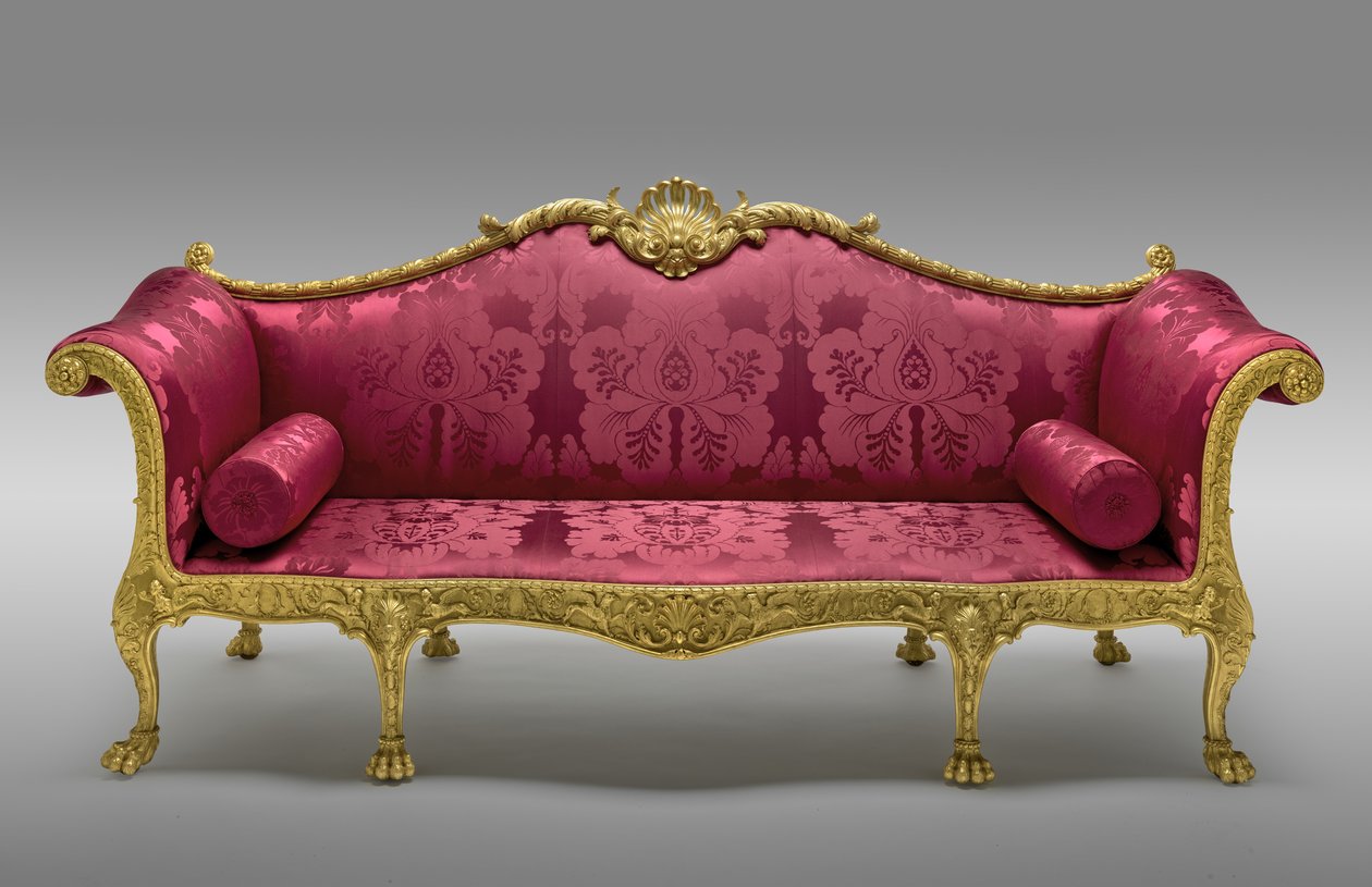Az 1764-ben üzembe helyezett Dundas kanapé 1765-ben készült (aranyozott fenyő és bükk, későbbi selyemkárpitozással) alkotó: Robert Adam