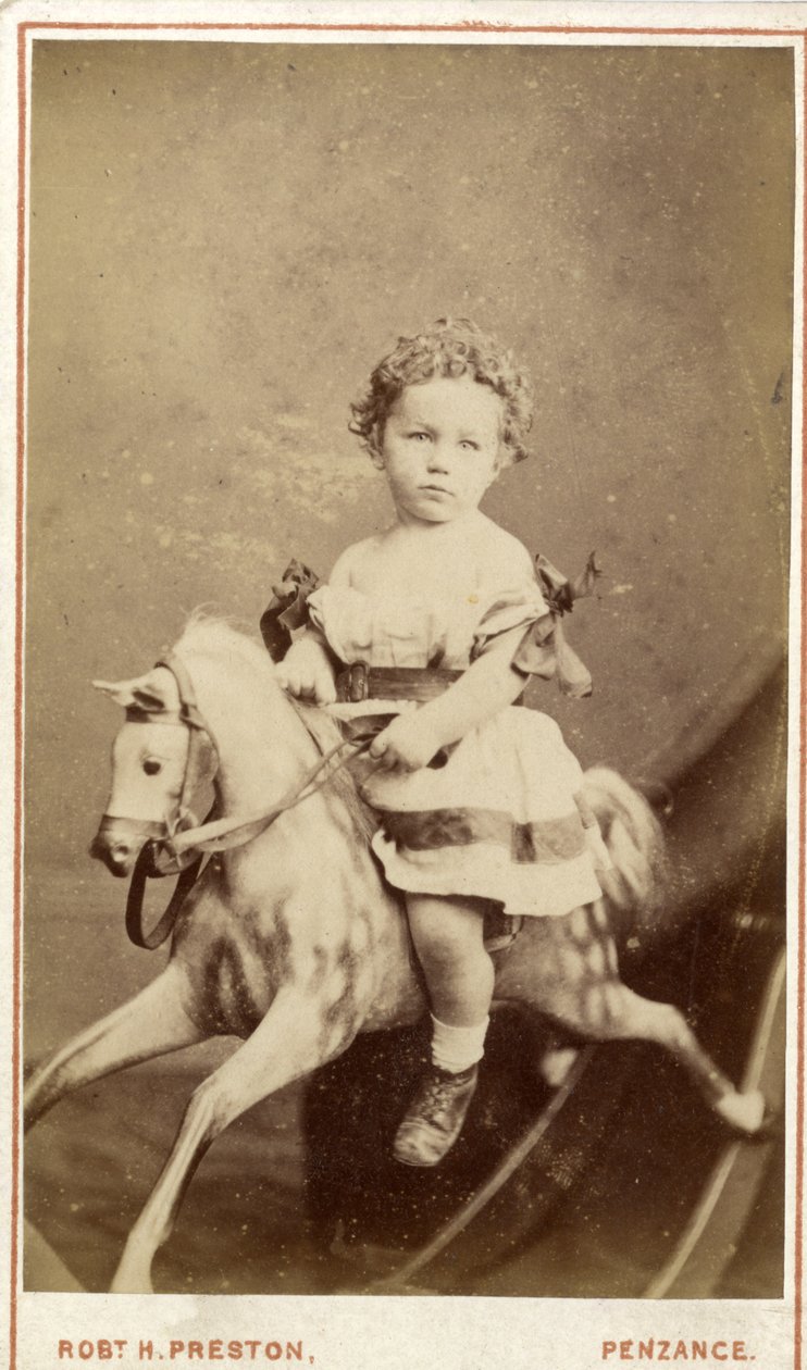Fiatal lány hintalovon ül, 1860-as évek (albumnyomat) alkotó: Robert H. Preston