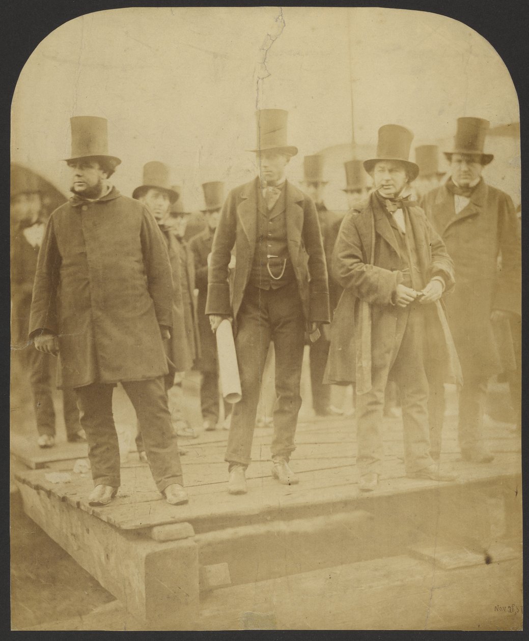 [Csoportkép: J. Scott Russell, Henry Wakefield, Isambard Kingdom Brunel, Lord Derby] alkotó: Robert Howlett