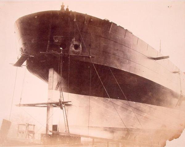 Leviathan, a hajótest oldalnézete, 1857 körül (szépia fotó) alkotó: Robert Howlett