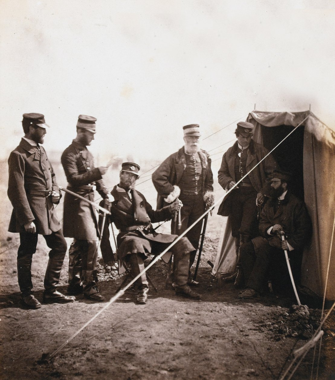 Philip Macpherson dandártábornok és a 4. hadosztály tisztjei, a krími háborúval kapcsolatos 52 fényképet tartalmazó albumból, 1855 alkotó: Roger Fenton