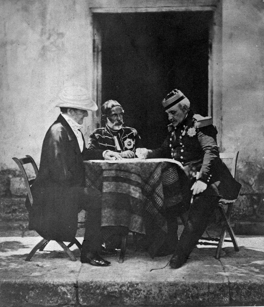 Haditanács, amelyet Mamelon elfoglalásának reggelén tartottak, 1855-ben alkotó: Roger Fenton