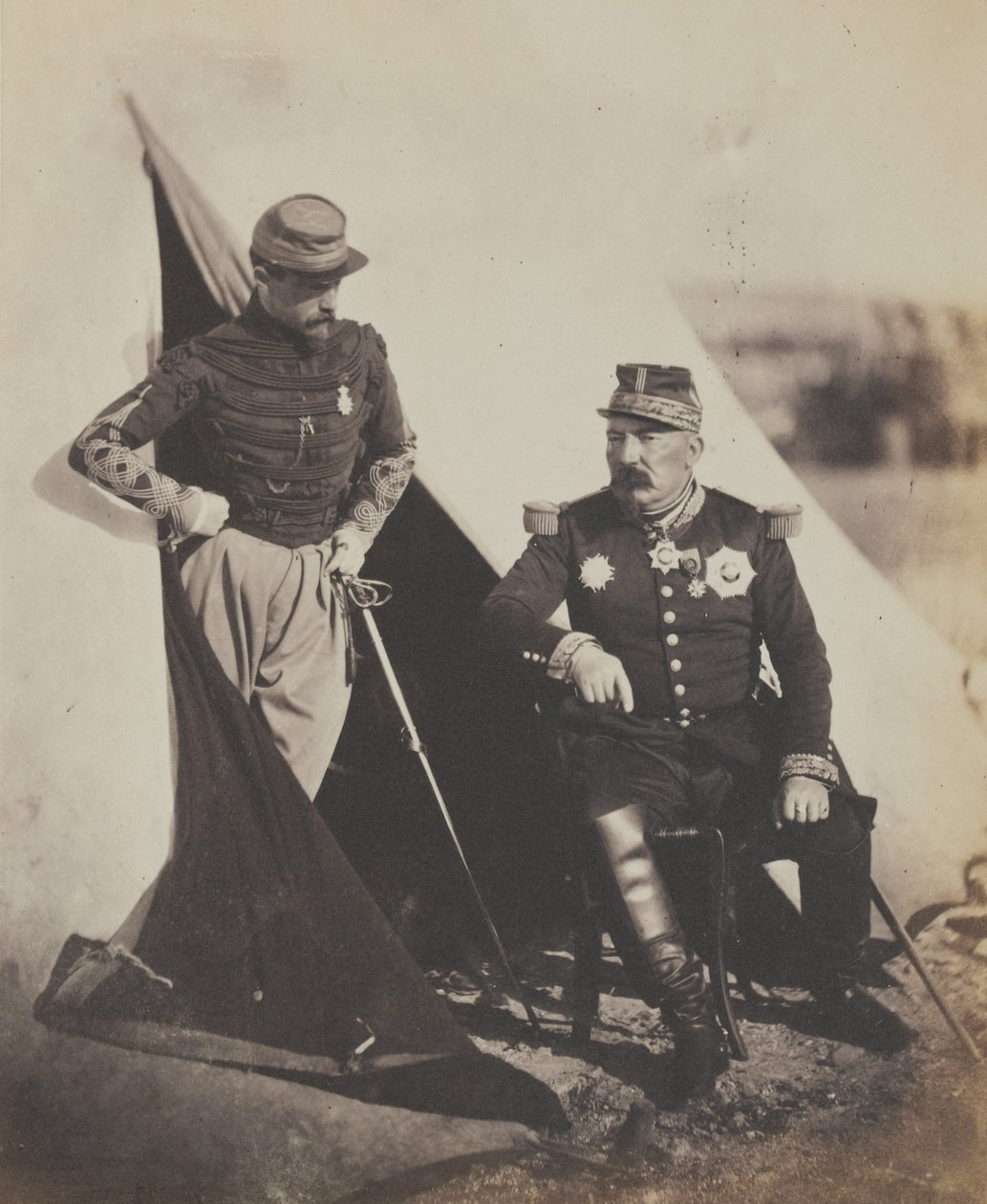 Pierre Bosquet tábornok (1810-61) és Dampierre kapitány, a krími háborúval kapcsolatos 52 fényképből álló albumból. alkotó: Roger Fenton