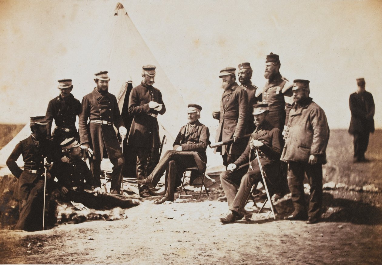 Sir John Lysaght főhadnagy, Pennefather és személyzet, egy 52 fényképet tartalmazó albumból, amely az 1855-ös krími háborúhoz kapcsolódik alkotó: Roger Fenton