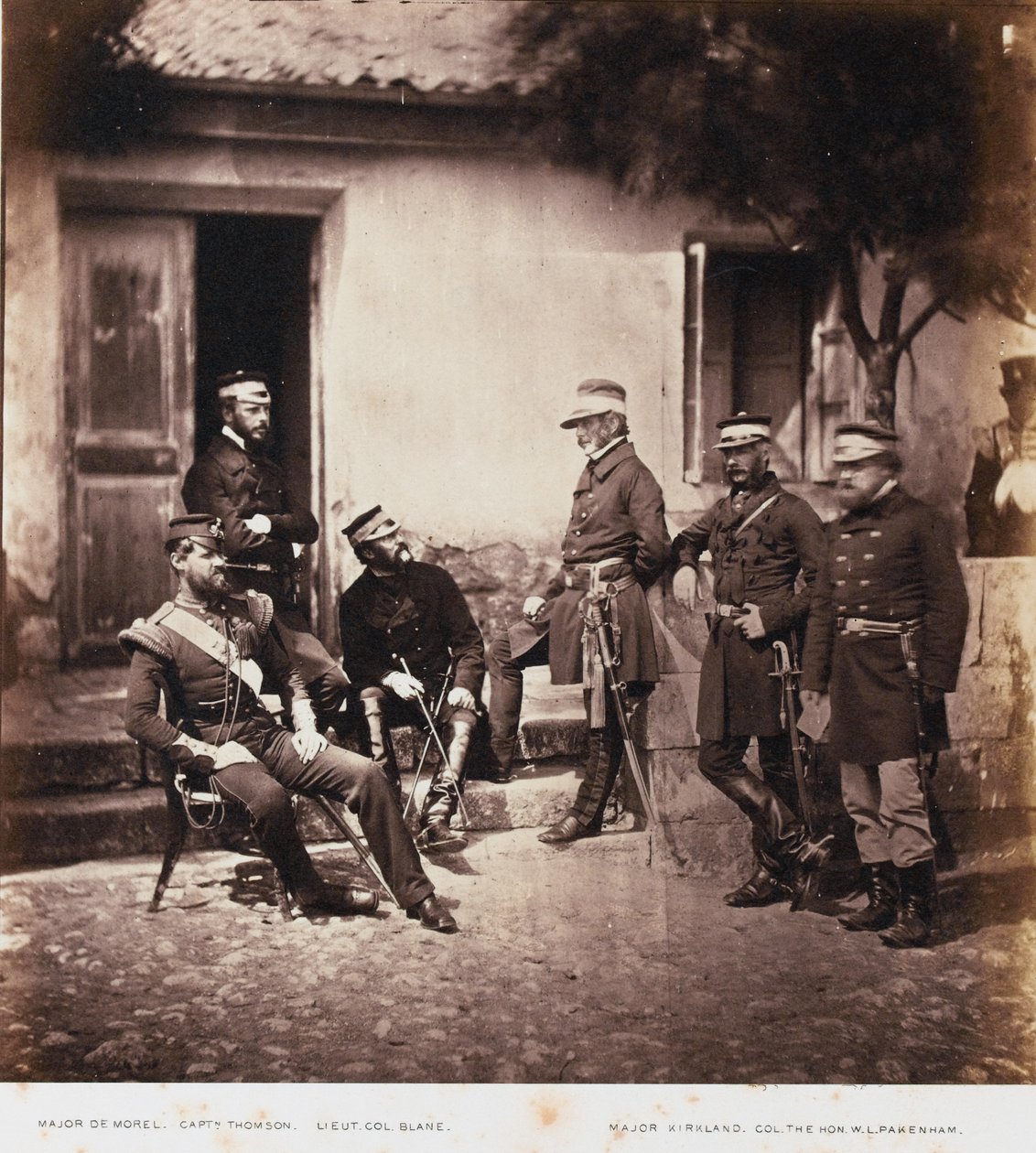 James Bucknall vezérőrnagy, Bucknall Estcourt és személyzet, az 1855-ös krími háborúhoz kapcsolódó 52 fényképet tartalmazó albumból alkotó: Roger Fenton