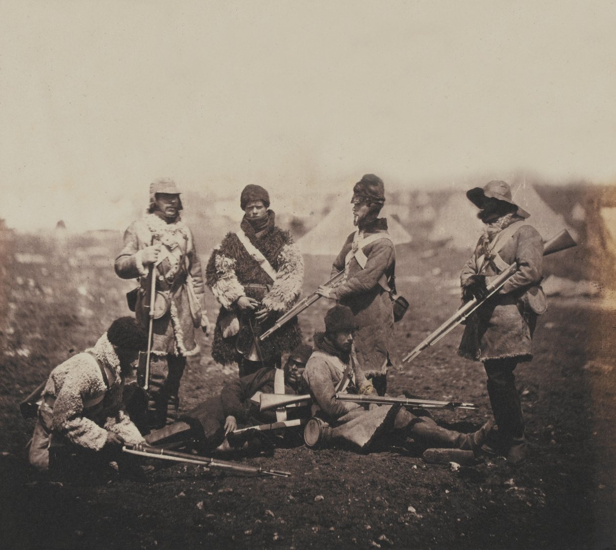 A 68. (Durham) Lábezred (könnyű gyalogság) férfiai téli ruhában, egy 52, a krími háborúhoz kapcsolódó fényképet tartalmazó albumból alkotó: Roger Fenton