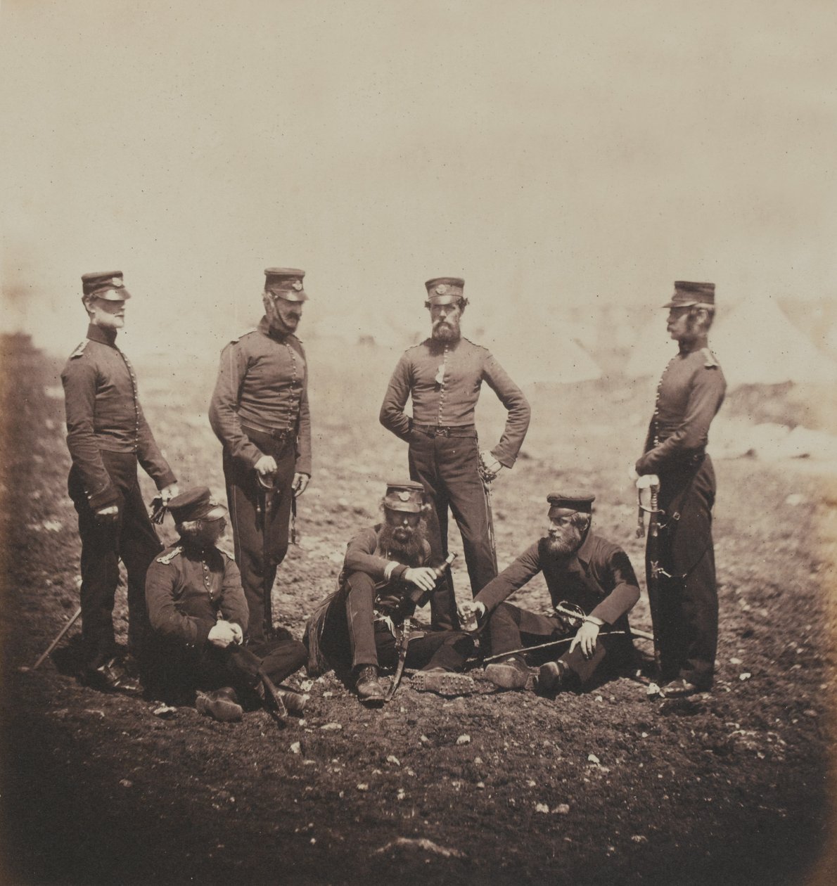 A 68. (Durham) Gyalogezred tisztjei (könnyű gyalogság) egy 52 fényképet tartalmazó albumból, amely az 1855-ös krími háborúhoz kapcsolódik alkotó: Roger Fenton