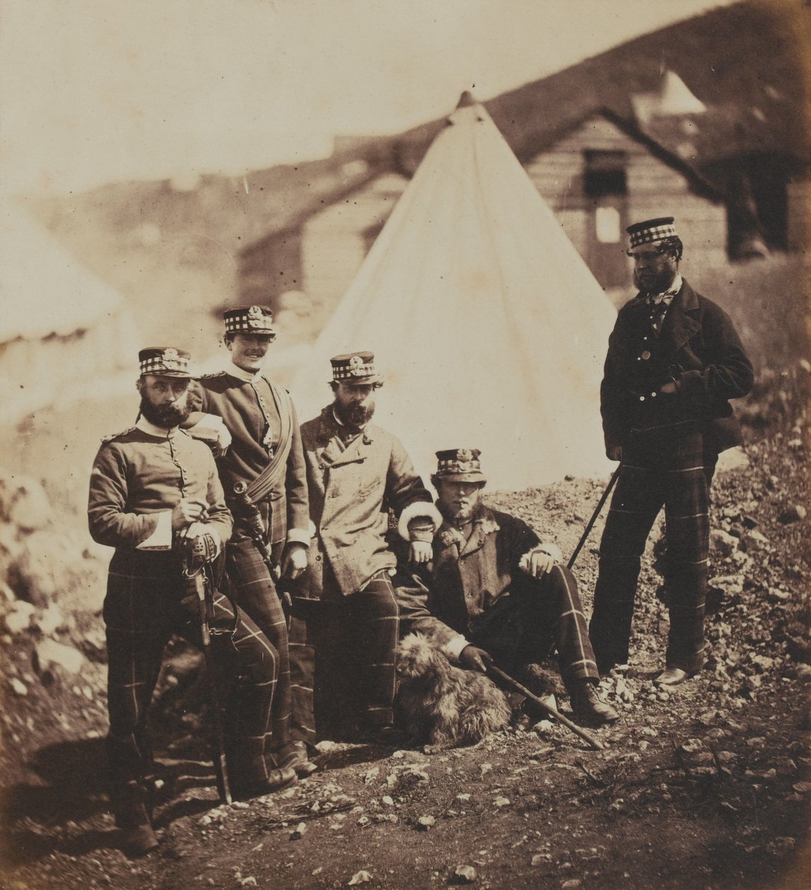 A 71. (felvidéki) gyalogezred (könnyű gyalogság) tisztjei egy 52 fényképet tartalmazó albumból, amelyek az 1855-ös krími háborúhoz kapcsolódnak alkotó: Roger Fenton
