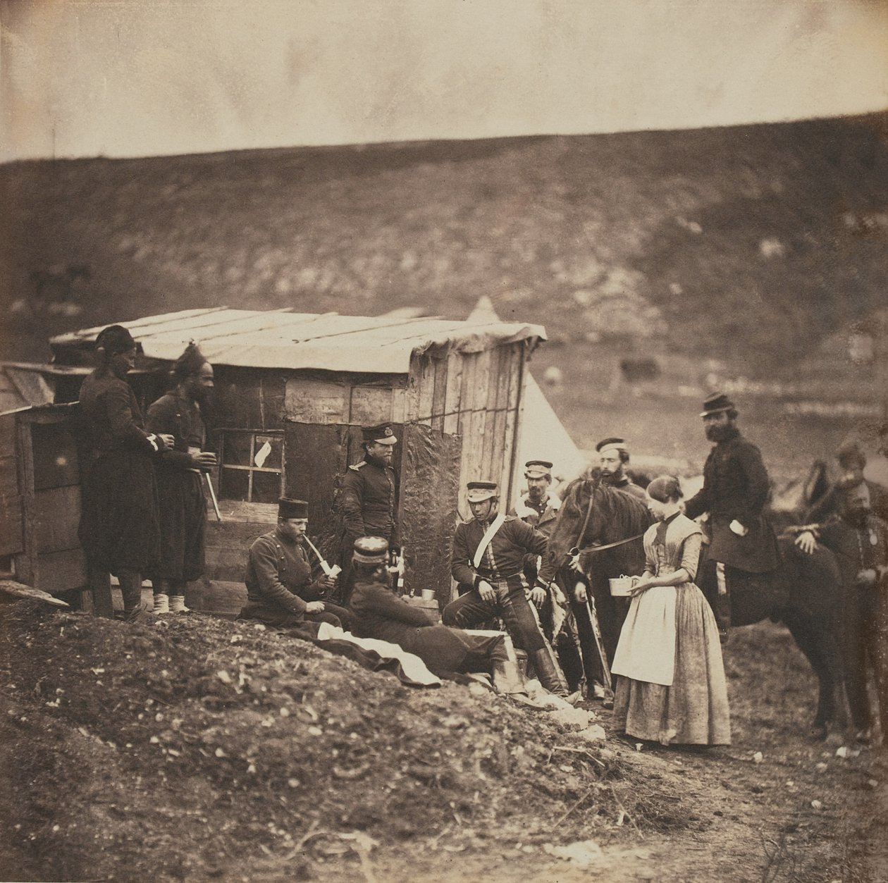 Francia és angol csapatok pártja a 4. dragonyos gárda táborában, az 1855-ös krími háborúhoz kapcsolódó 52 fényképet tartalmazó albumból alkotó: Roger Fenton