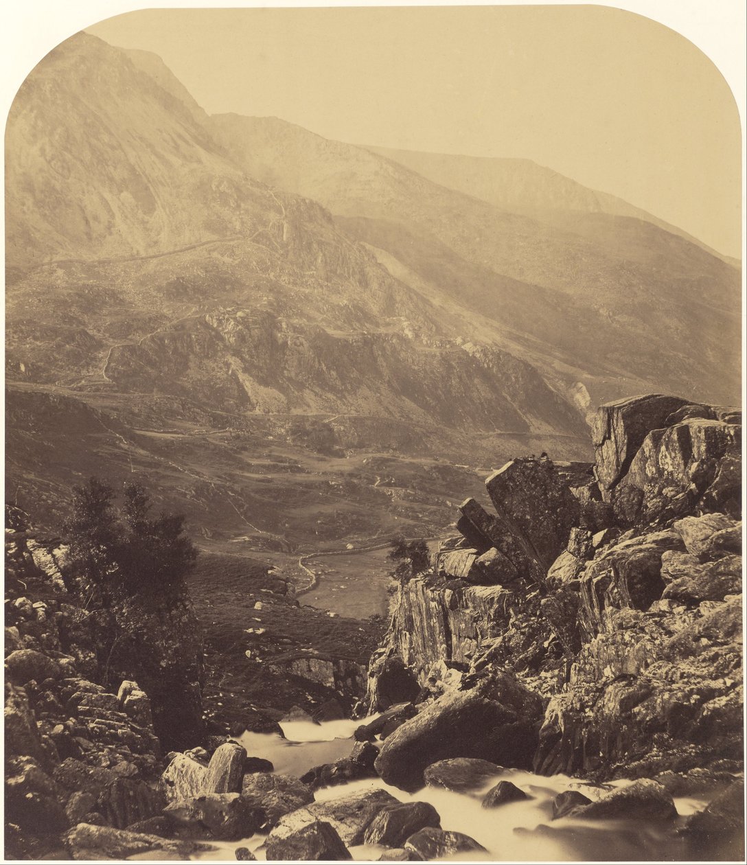 Kilátás az Ogwen -vízesésről a Nant Ffranconba alkotó: Roger Fenton