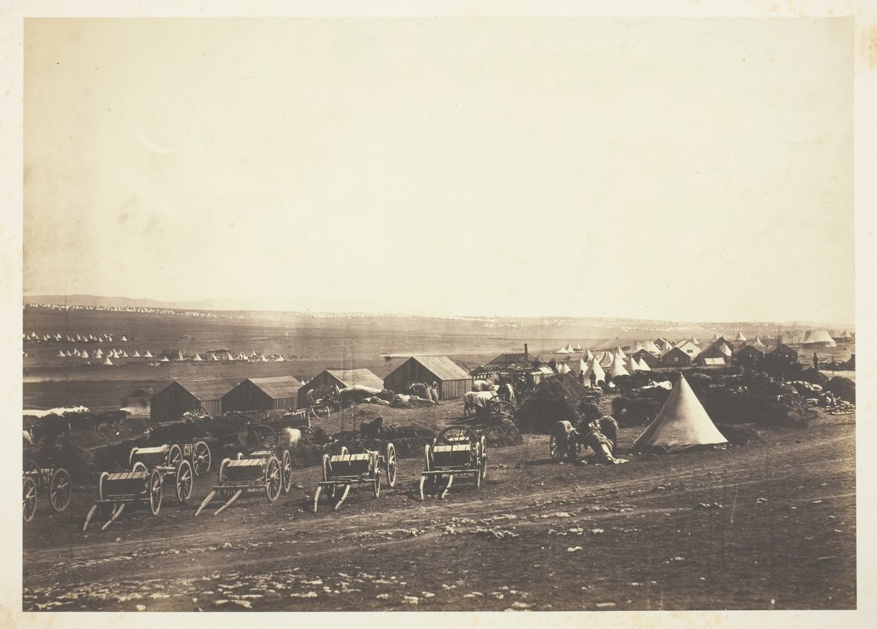 Tüzérségi kocsik, Balaklava a távolban alkotó: Roger Fenton