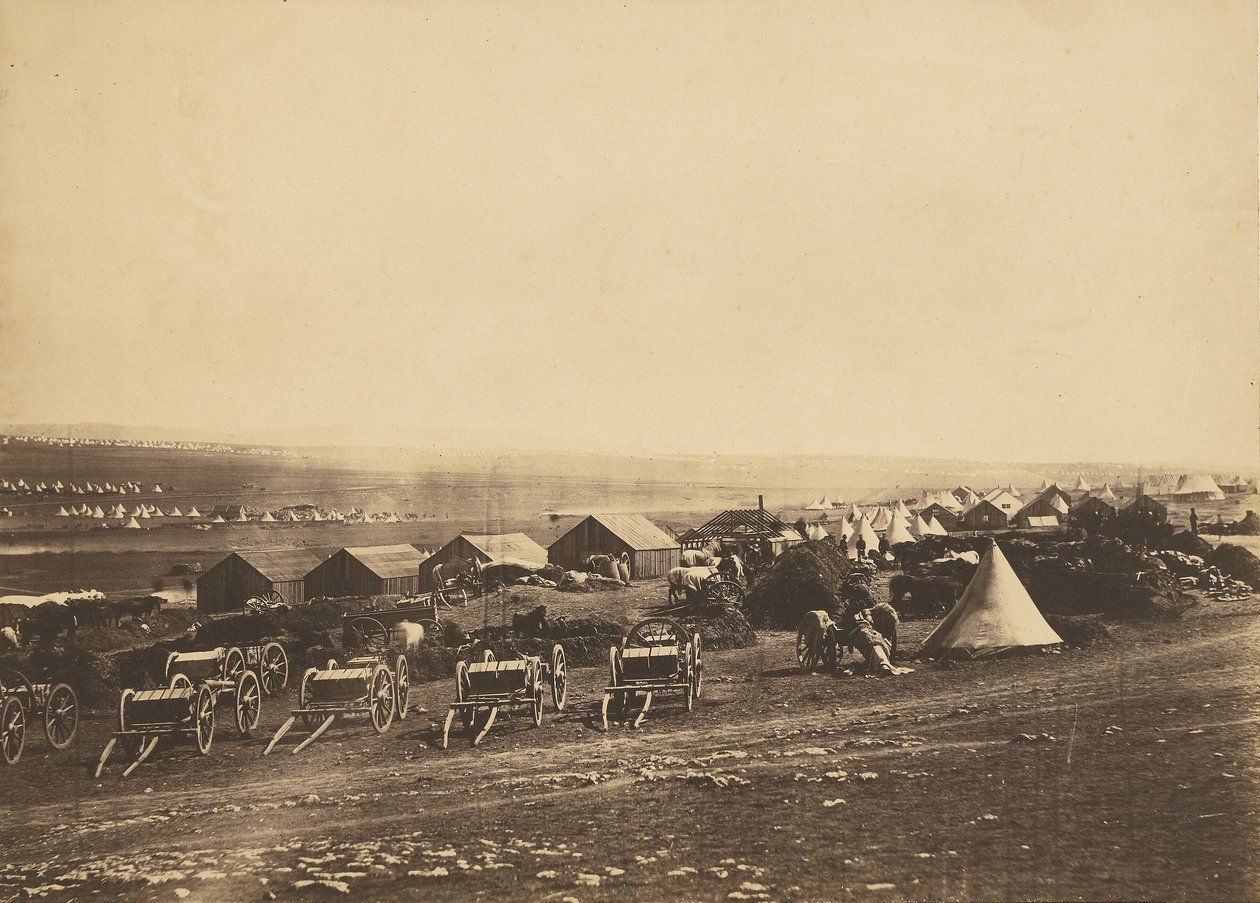Tüzérségi kocsik, a távolban Balaklava. alkotó: Roger Fenton