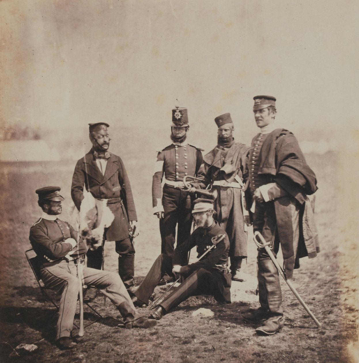 Charles Thomas Van Straubenzee dandártábornok (1812-92) és a Buffs tisztjei egy 52 fényképet tartalmazó albumból, amelyek az 1855-ös krími háborúhoz kapcsolódnak alkotó: Roger Fenton