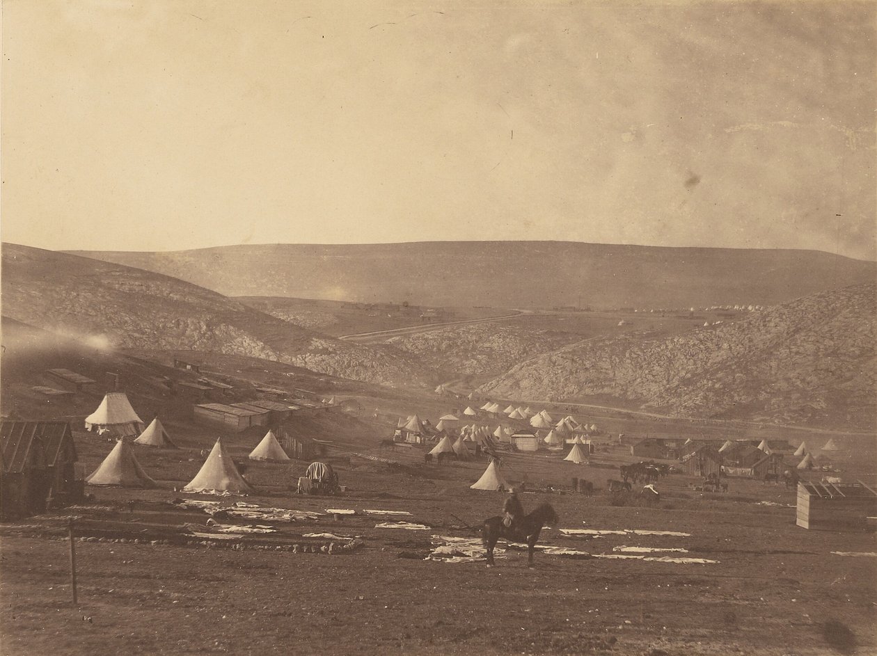 Lovassági tábor Balaklavánál, kilátással Szevasztopol fennsíkjára alkotó: Roger Fenton