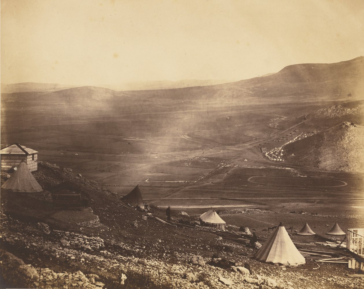 A lovassági tábor, Kadikoi felé nézve. alkotó: Roger Fenton
