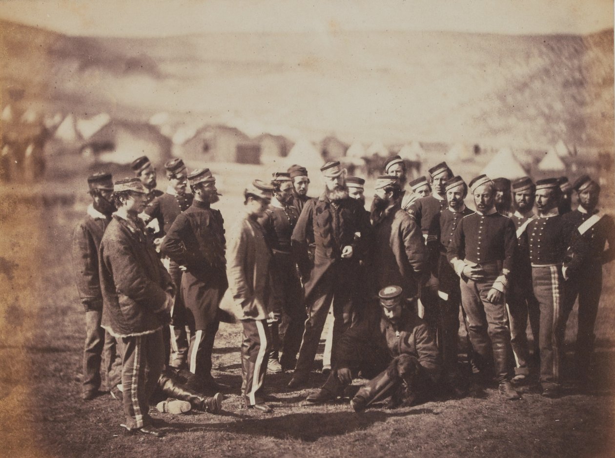 Doherty ezredes, a könnyű dragonyosok 13. ezredének tisztjei és emberei, egy 52 fényképet tartalmazó albumból, amelyek az 1855-ös krími háborúhoz kapcsolódnak alkotó: Roger Fenton
