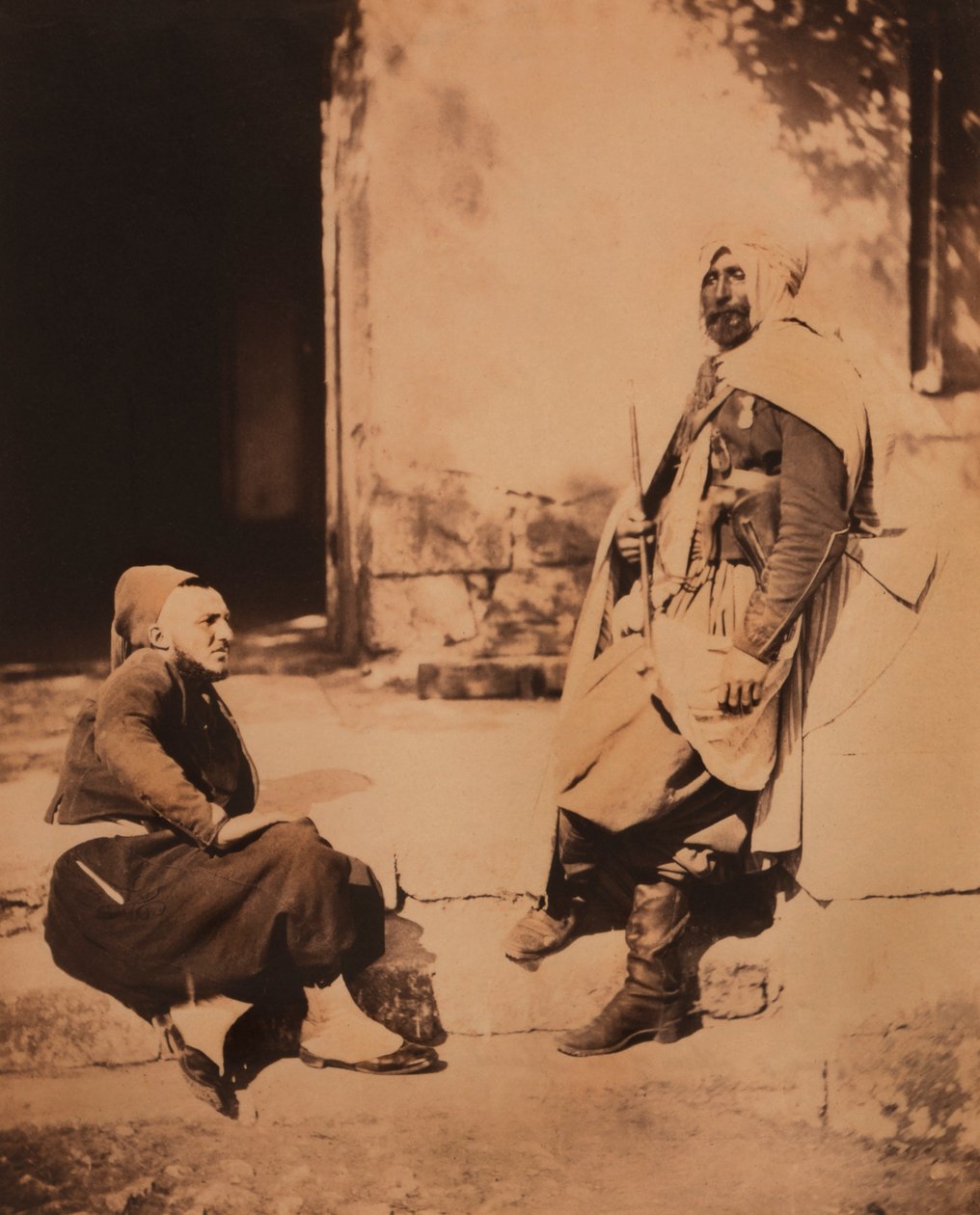 Ülő Zouave és állandó szpáhi tiszt egészalakos portréja, portré, krími háború, Krím, Ukrajna alkotó: Roger Fenton