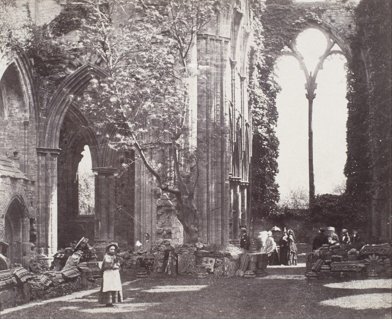 Belső tér: Tintern-apátság alkotó: Roger Fenton