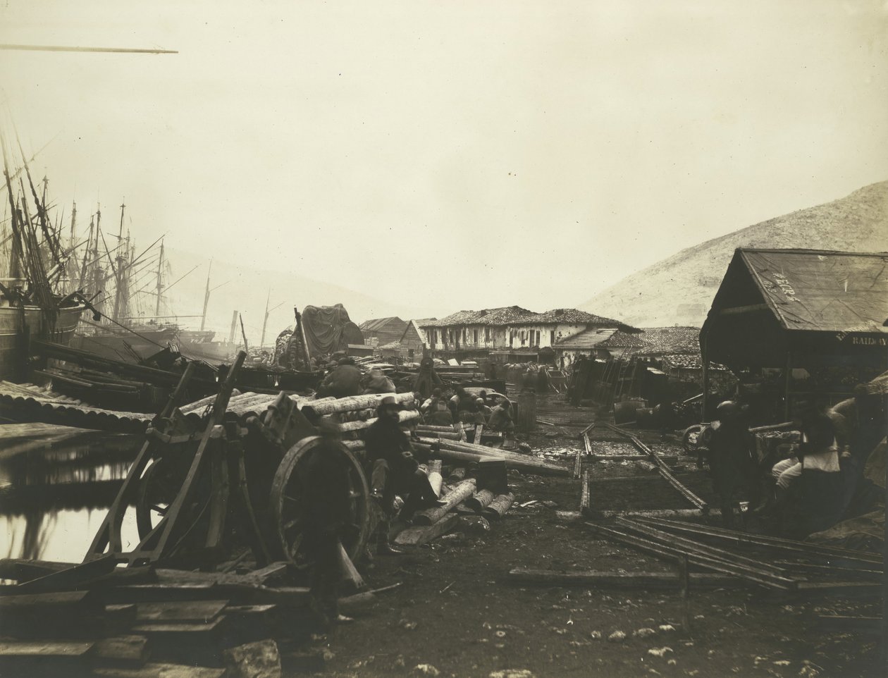 Leszállóhely, Vasúti üzletek, Balaklava, 1855. alkotó: Roger Fenton