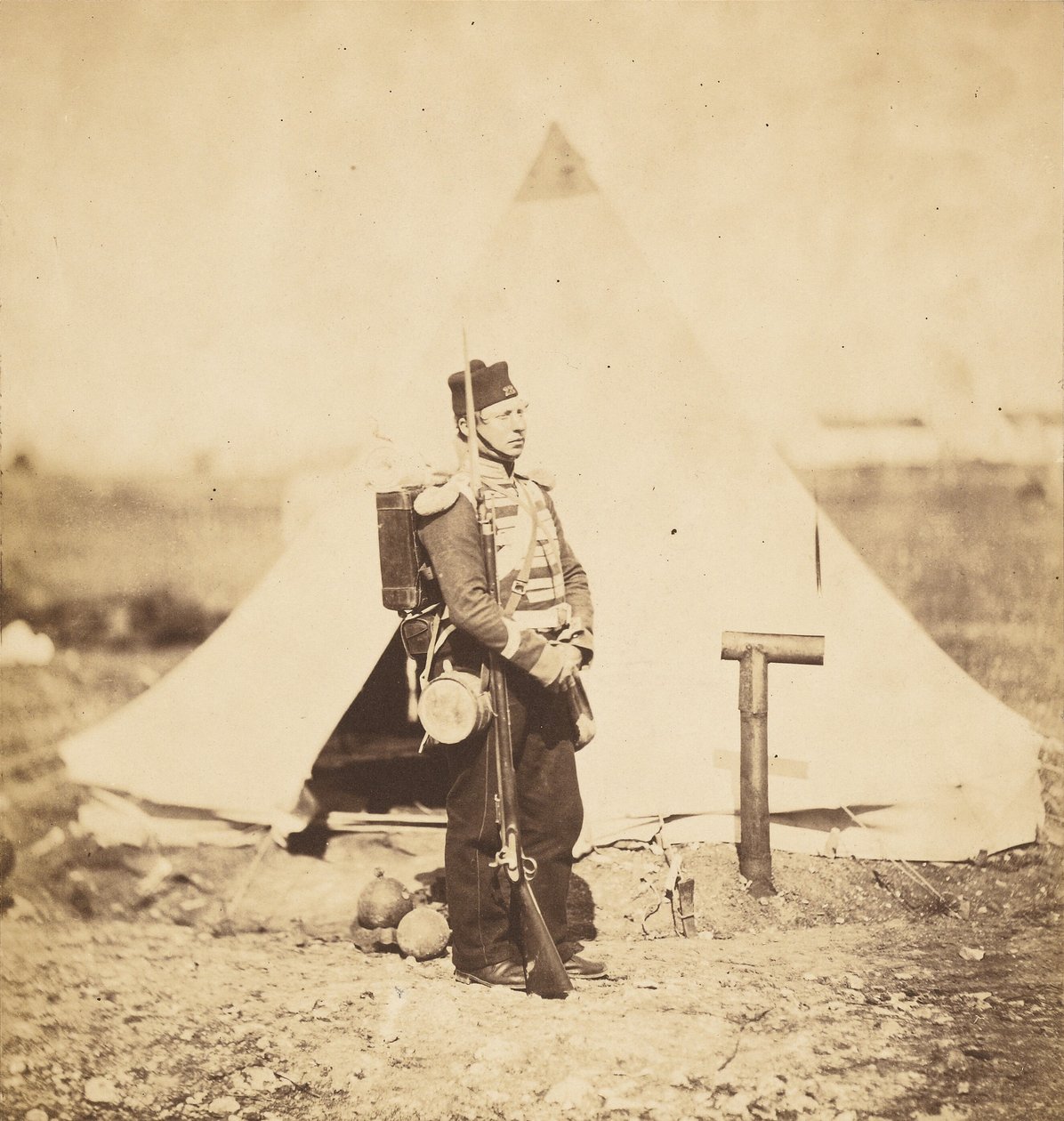 Közkatona teljes menetfelszerelésben alkotó: Roger Fenton
