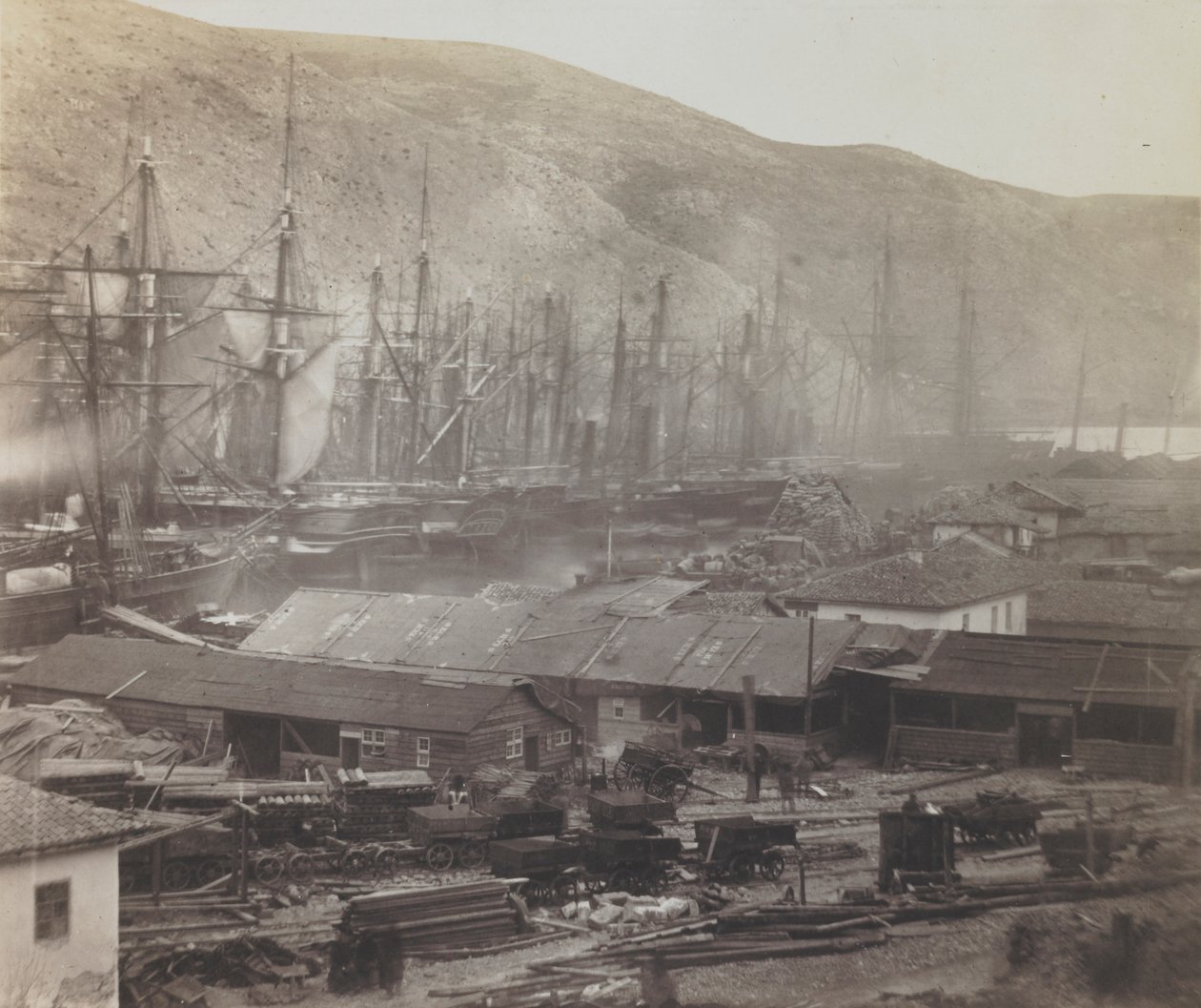 Vasúti istállók és műhelyek, Balaklava alkotó: Roger Fenton