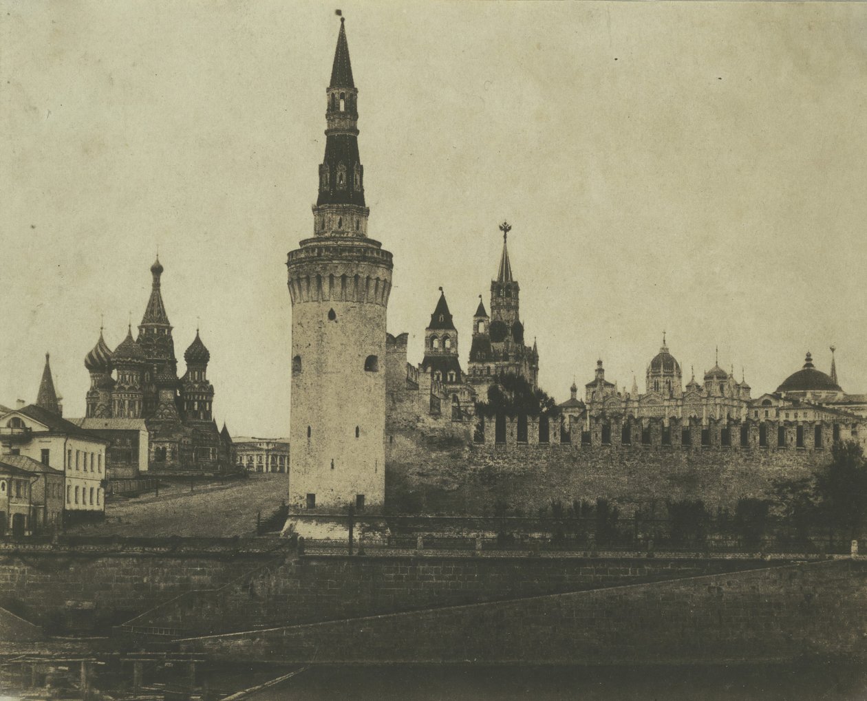 A Kreml déli frontja a Régi hídtól, 1852. alkotó: Roger Fenton