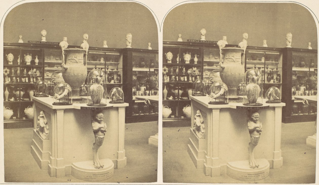 A templomi régiséggyűjtemény, 1850-es évek. alkotó: Roger Fenton