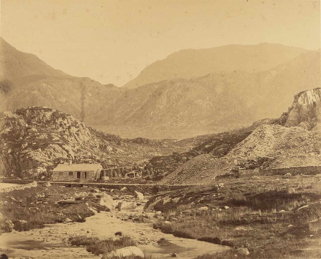 [Hegyek látképe az Ogwen-tó lábánál] alkotó: Roger Fenton