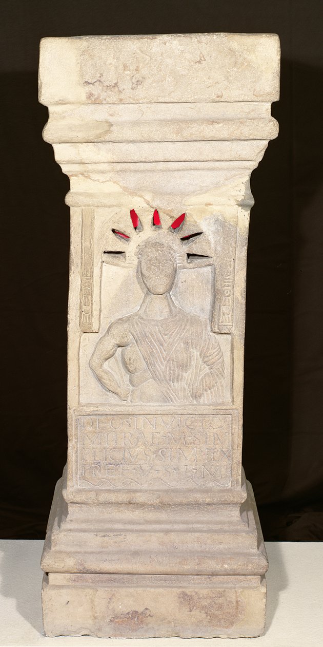 Oltár a Mithraeumból, Carrawburgh, Kr.e. 300 körül alkotó: Roman