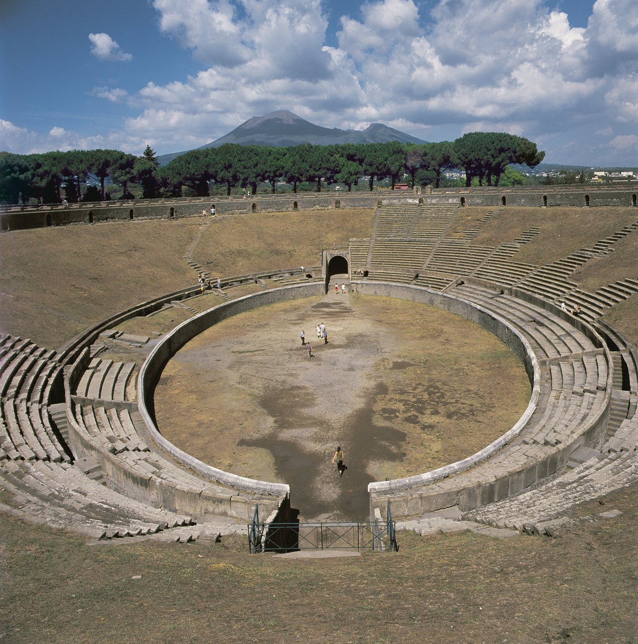 Amfiteátrum, Kr.e. 80 körül kezdték építeni. alkotó: Roman