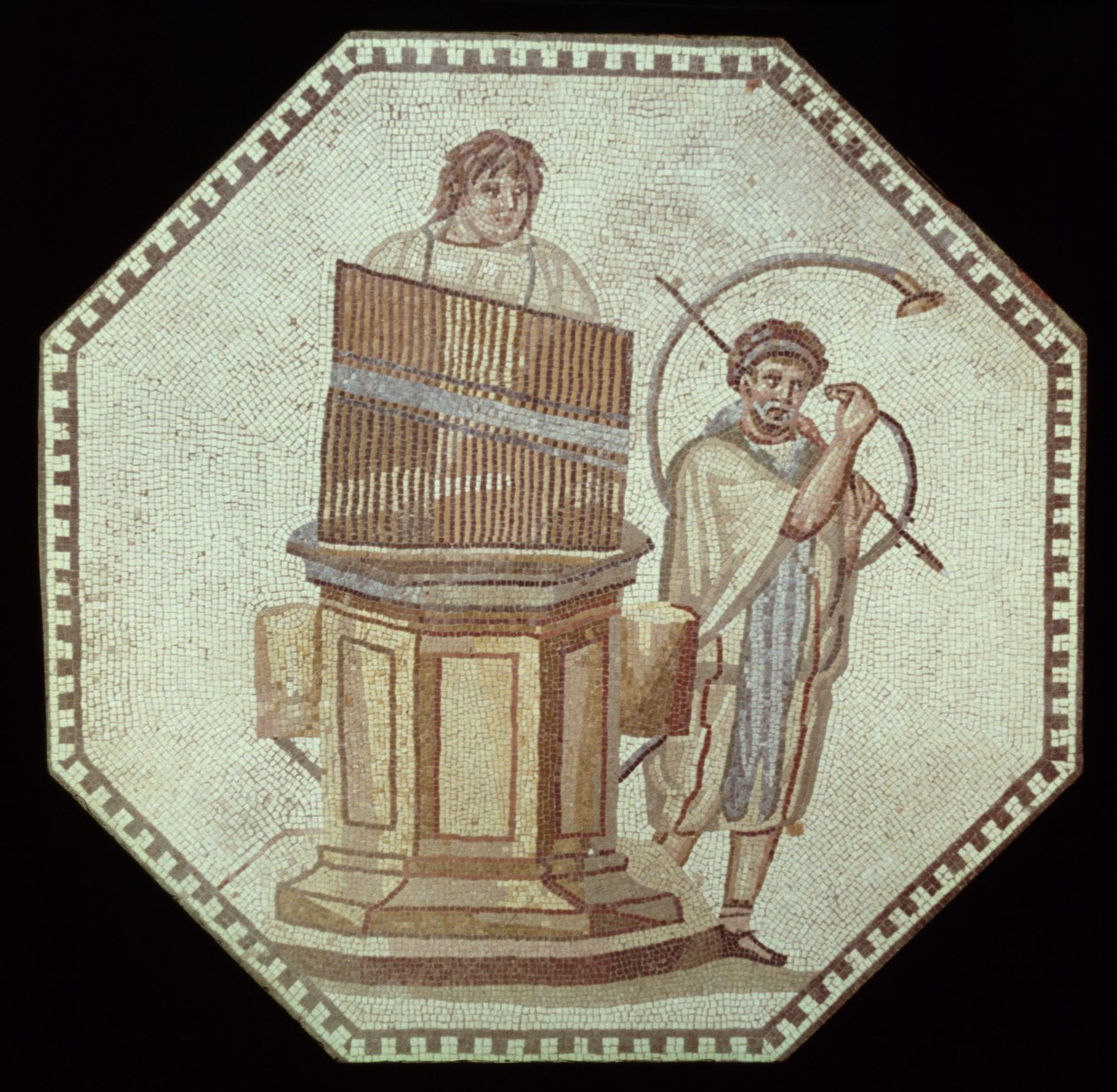 Egy orgonista és egy kürtös szórakoztat egy Gladiátor-meccsen (mozaik) alkotó: Roman