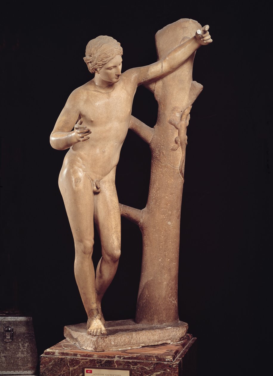 Apollo Sauroktonos (Gyíkgyilkos) Kr.e. 350 körül készült görög bronz római másolata, amelyet Praxitelesnek (i.e. 370-339) tulajdonítottak (márvány) alkotó: Roman