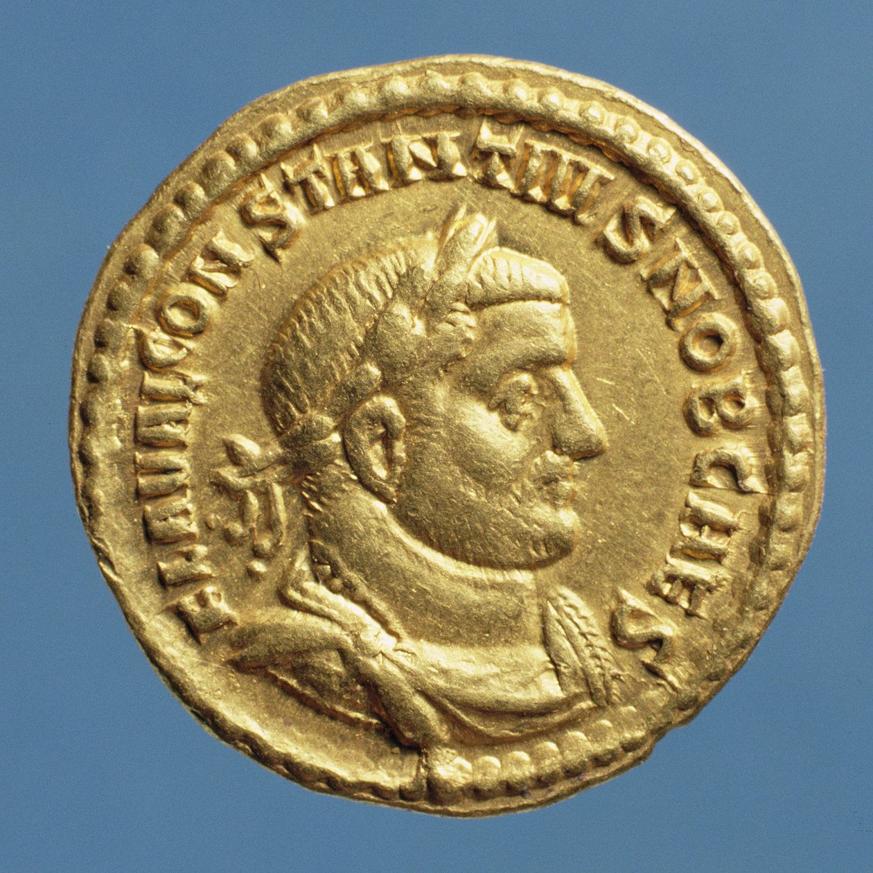 I. Constantius (Chlorus) Caesar (294-305) Augustus (305-306) Aureus (előlap) Felirat: CAES (arany): FLA VAL CONSTANTIVS NOB CAES (arany). alkotó: Roman
