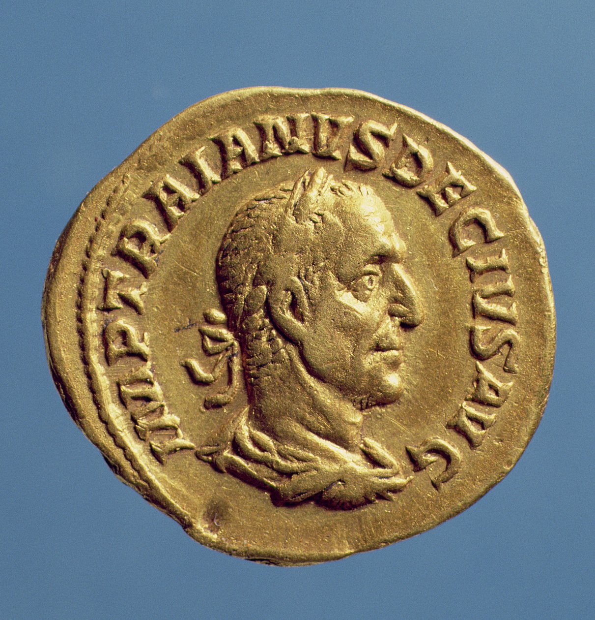 Traianus Decius (249-251) Aureus (előlapja) draped, babérkoszorút (arany) Felirat: IMP TRAIANVS DECIVS AVG alkotó: Roman