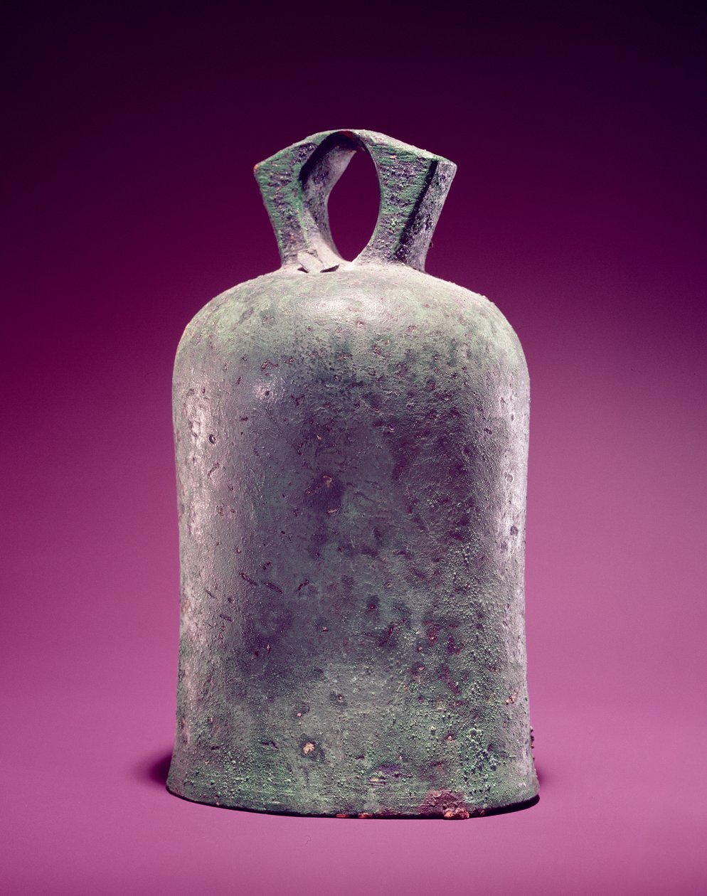 Angliában talált harang (bronz) alkotó: Roman