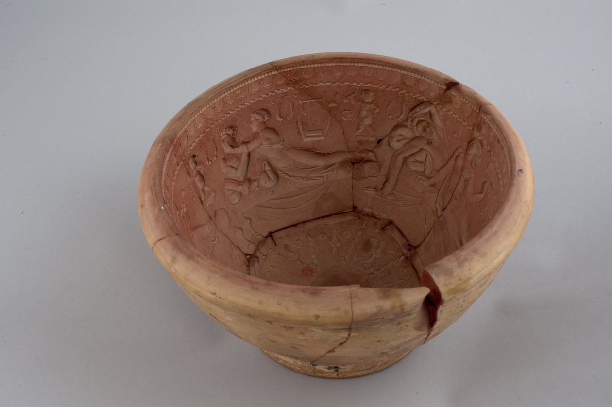 Tál (terrakotta) alkotó: Roman
