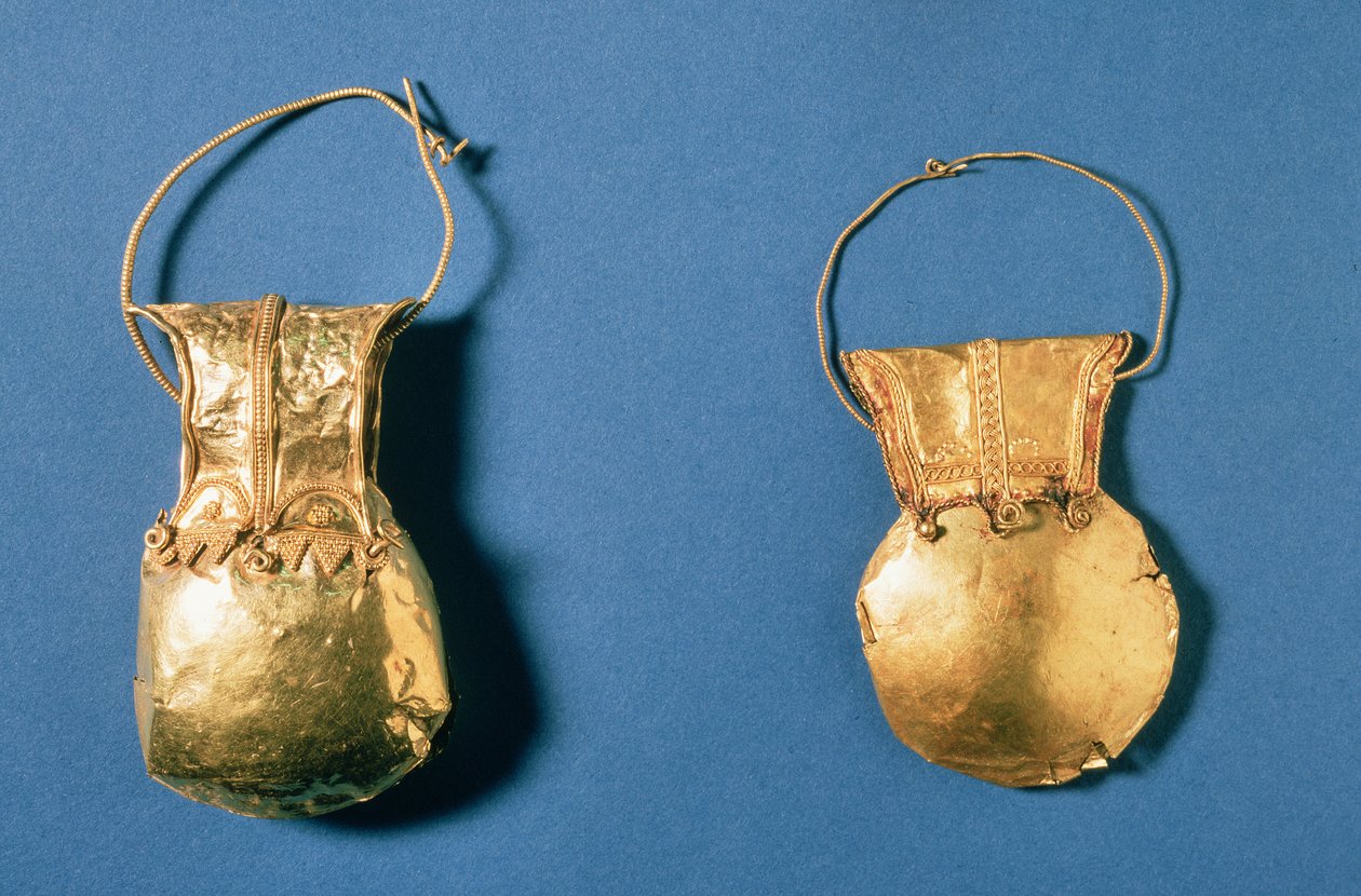 Bulla, amulett, amelyet szabadon született római gyerekek hordtak felnőttkoruk eléréséig, Herculaneum, római, 1. század (arany) alkotó: Roman