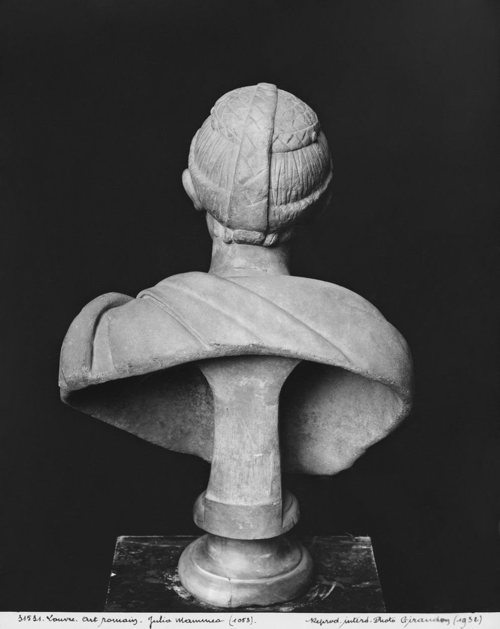 Julia Mamaea (i.sz. 180-235), Severus Alexander császár (i.sz. 205-235) anyjának mellszobra hátulról, 230 körül (márvány) alkotó: Roman