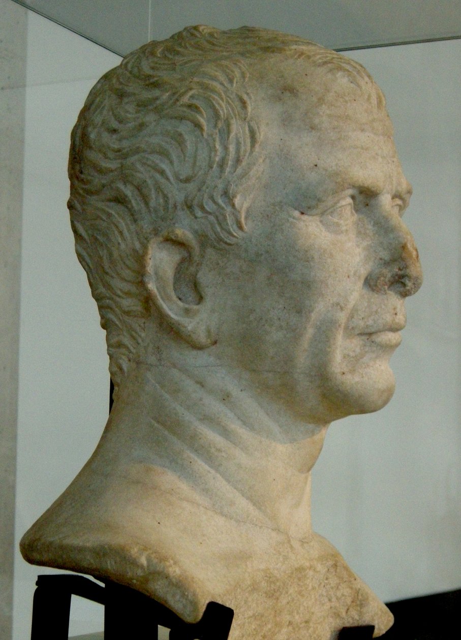 Julius Caesar mellszobra (márvány) alkotó: Roman